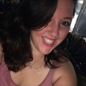 Meet your Posher, Holly